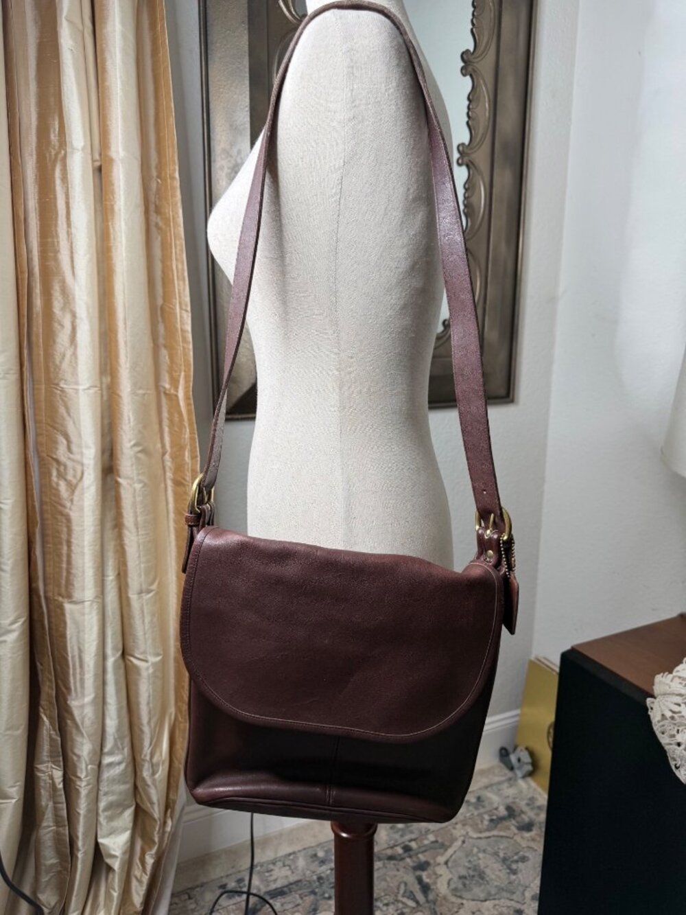 Vintage 90s Coach Fetcher Flap  Leather Soho Messenger Saddle Bag Mahogany Brown